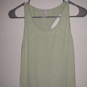 Gap fit sleeve less shirt